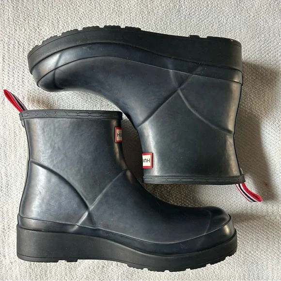 Hunter | Shoes | Hunter Black Short Rain Boots With Red Pull  display picture 3